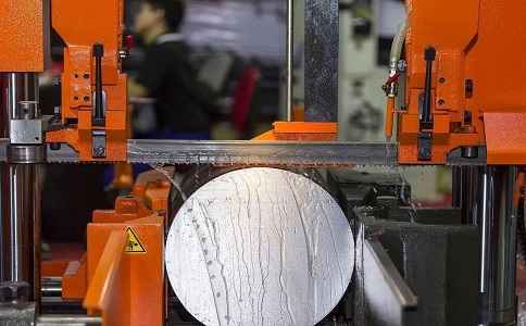 龙里立式金属带锯床切削出现跑带故障解决方法！